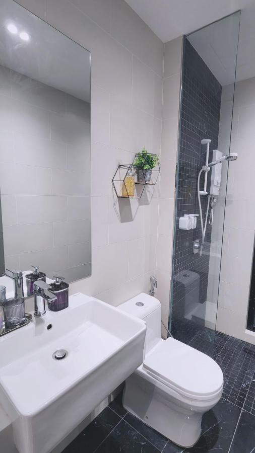 Skypool With Seaview 8Pax Beacon Executive Suites - Georgetown City Centre - 3Km To Komtar George Town Exterior foto